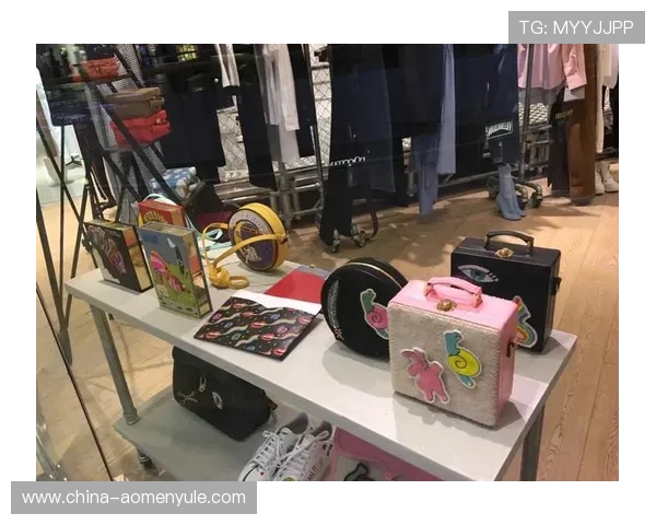香港百老汇店铺最新潮流商品展示,引领时尚潮流的购物新风尚 香港百老汇店铺最新潮流商品展示,引领时尚潮流的购物新风尚